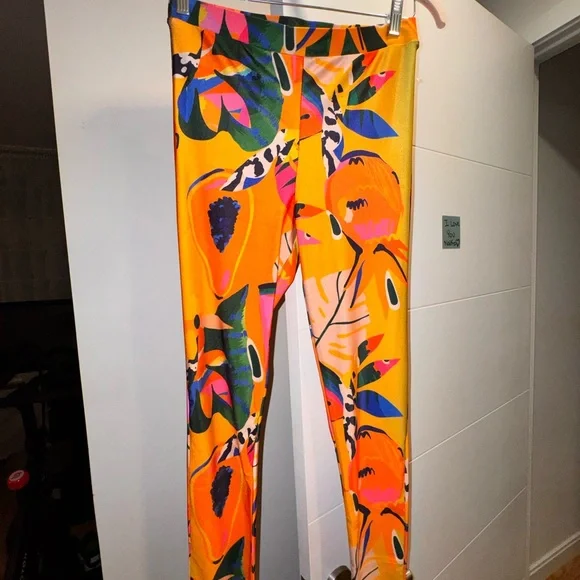 Nichole Lynel - Vibrant Floral Set - Picture 4 of 6